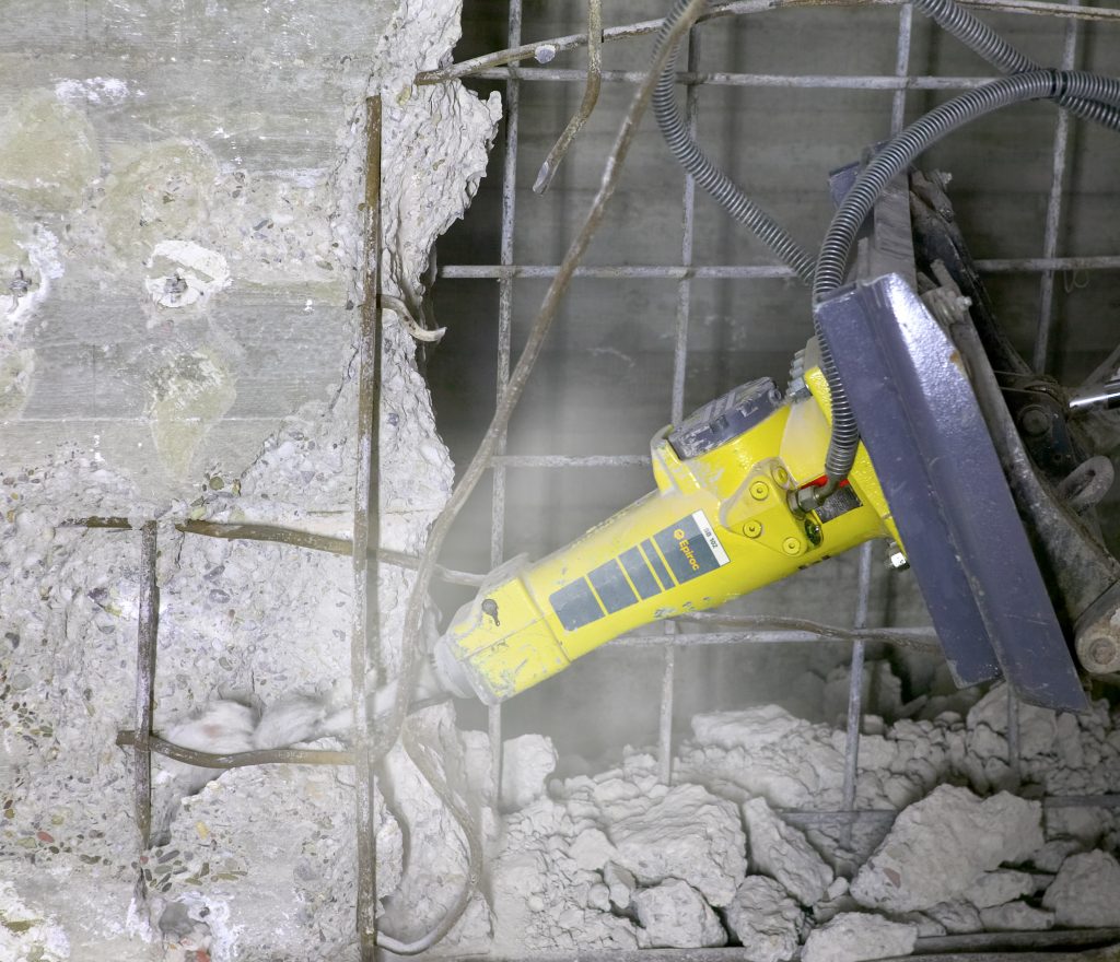 Hydraulic breaker