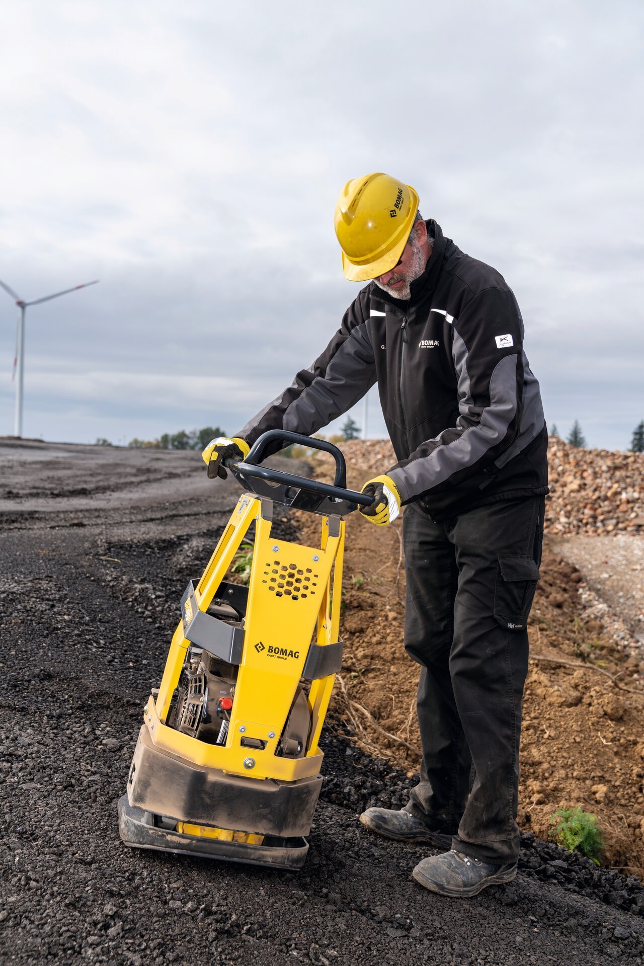 BOMAG br 95 plate compactor being operated on site