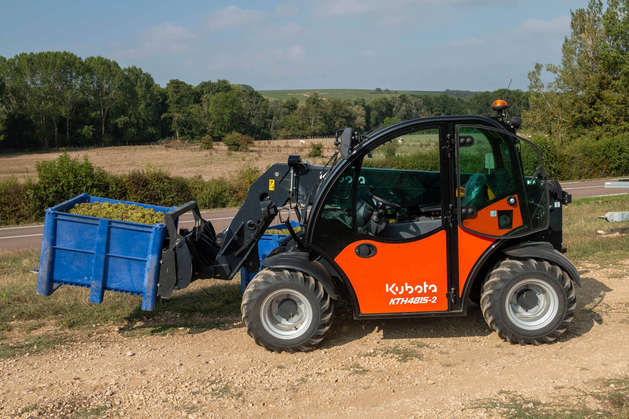 Kubota-telehandler-in-field-KTH4815-2_MG_7561-2