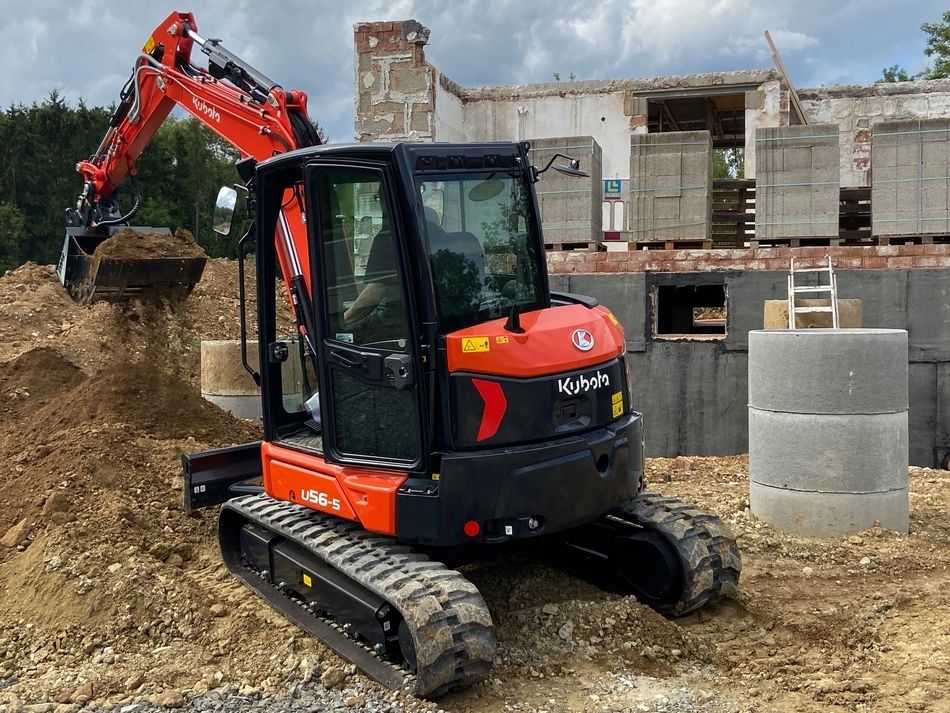 Kubota U56-5 excavator working in tight space
