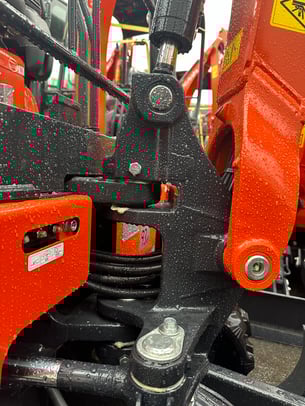 kubota-king-post-in-the-rain
