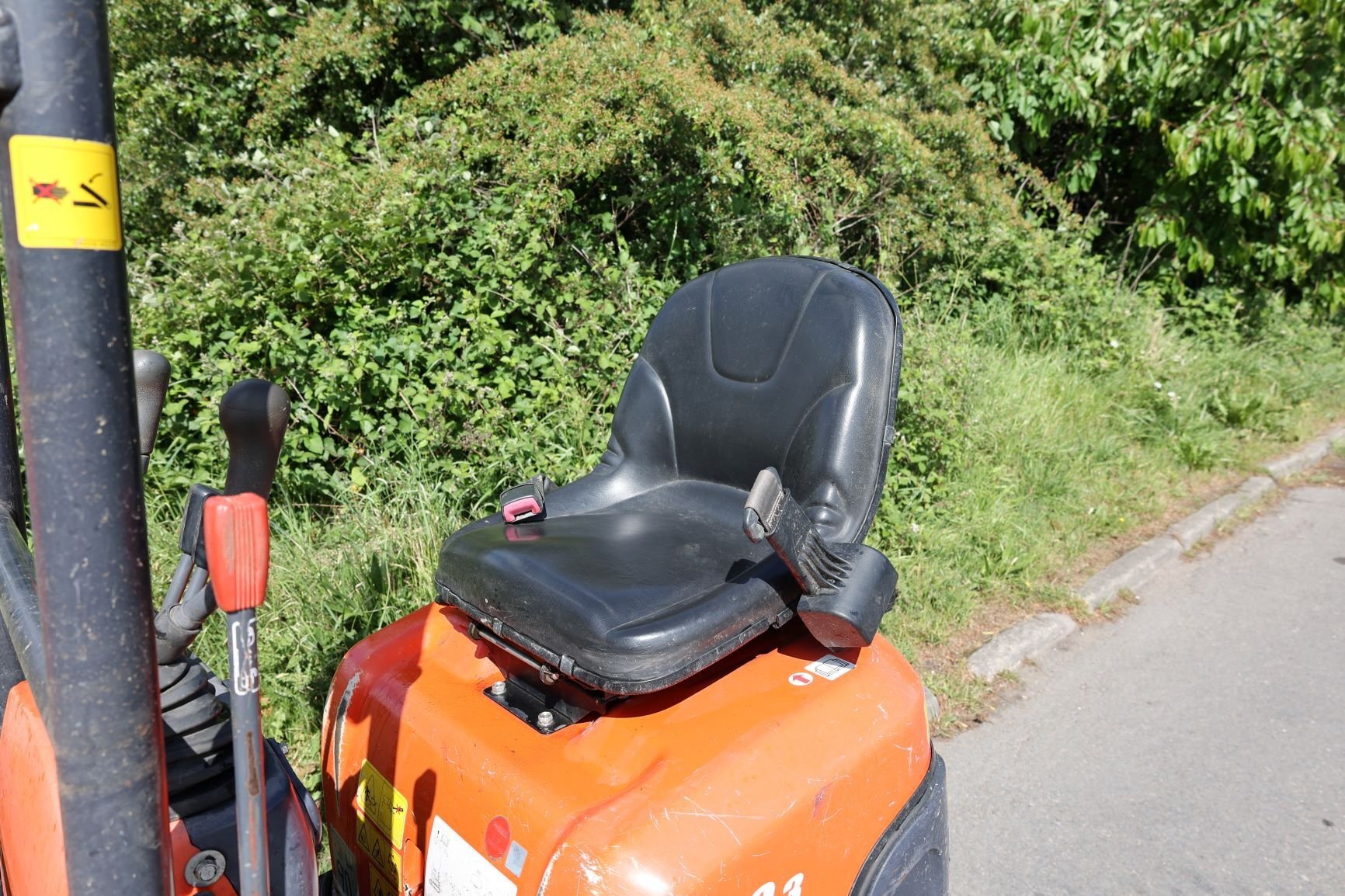 Kubota U10-3 seat and levers