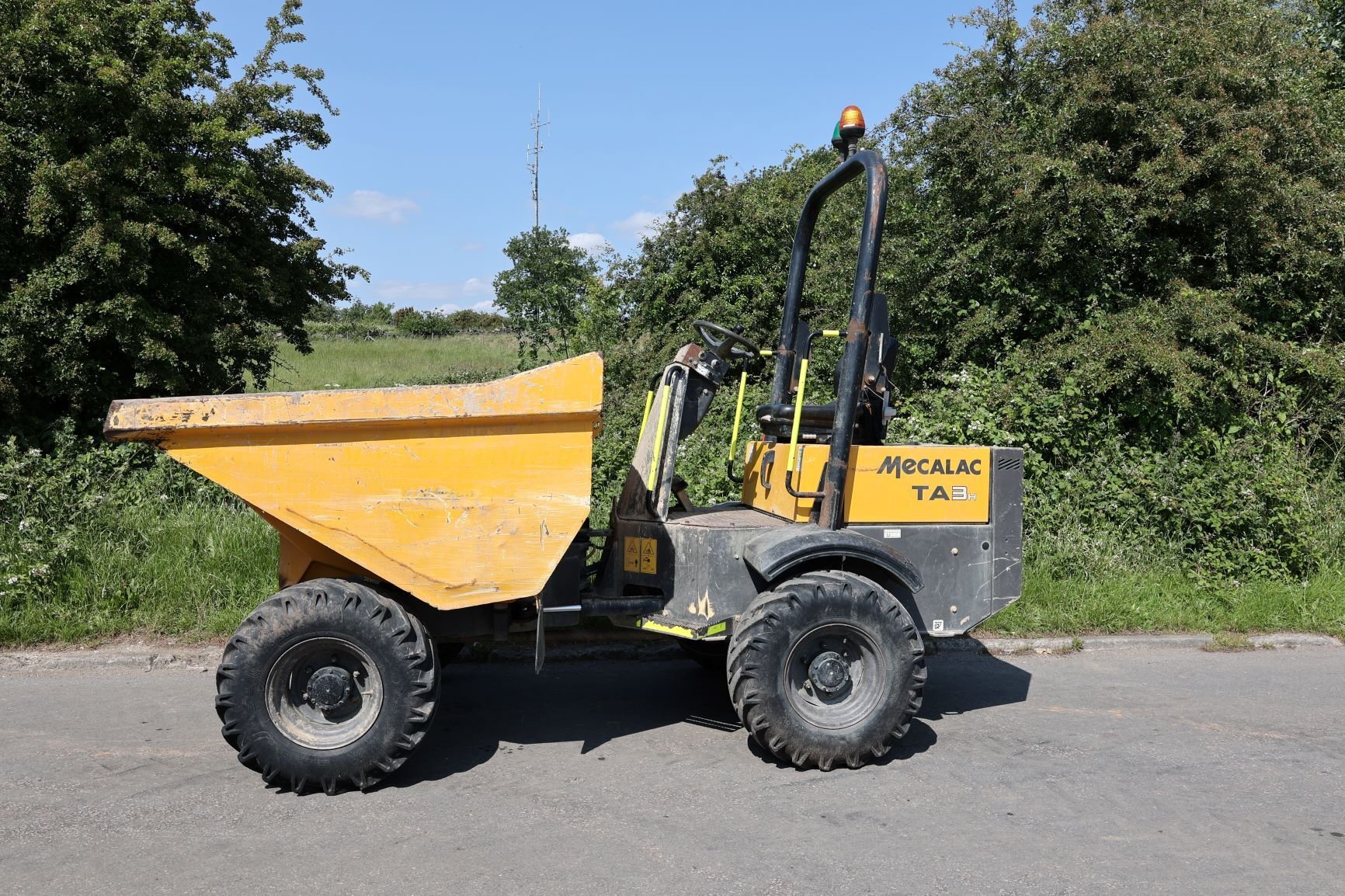 Mecalac TA3h 8415 left side