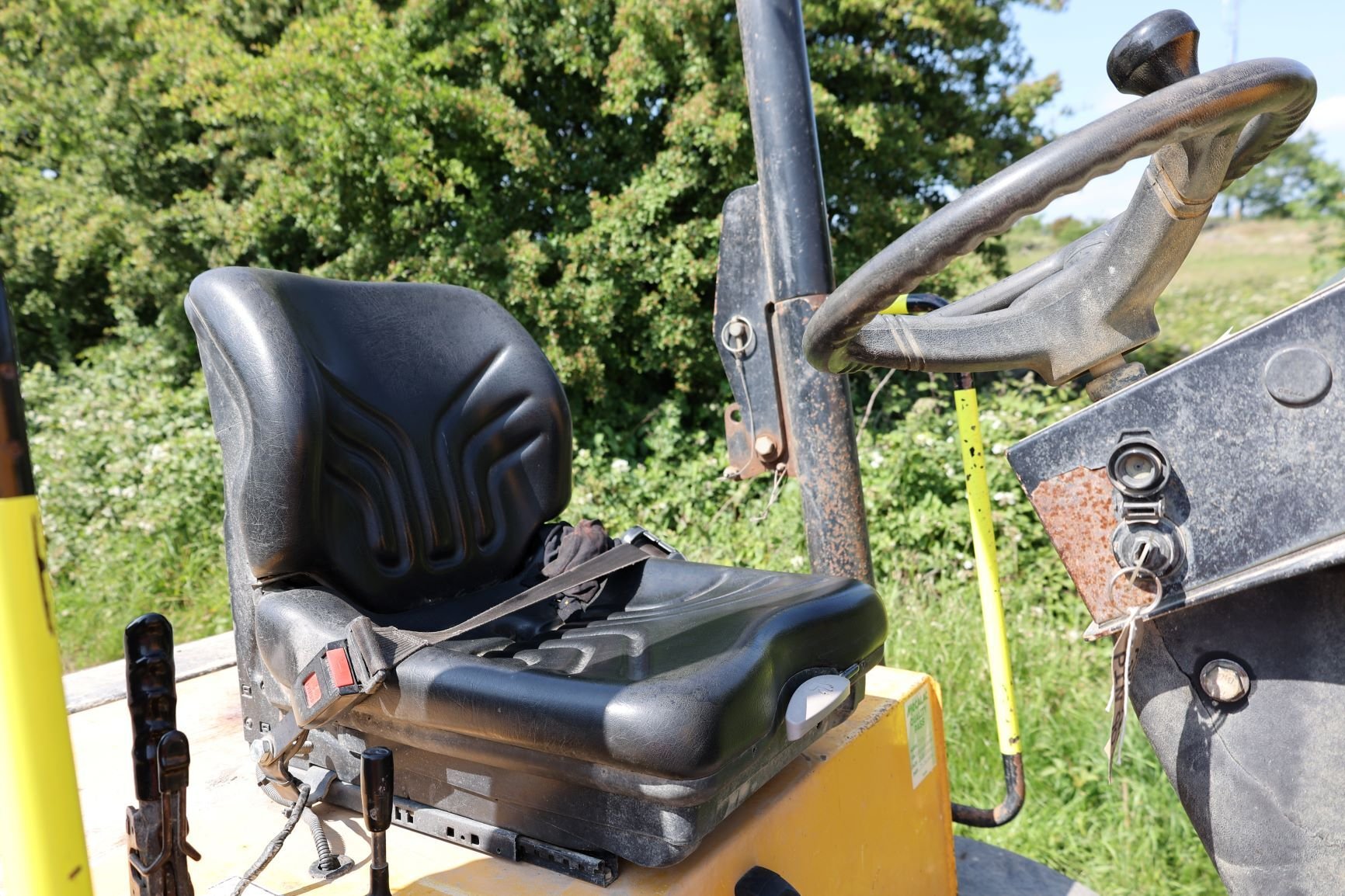 Mecalac TA3h 8415 seat area