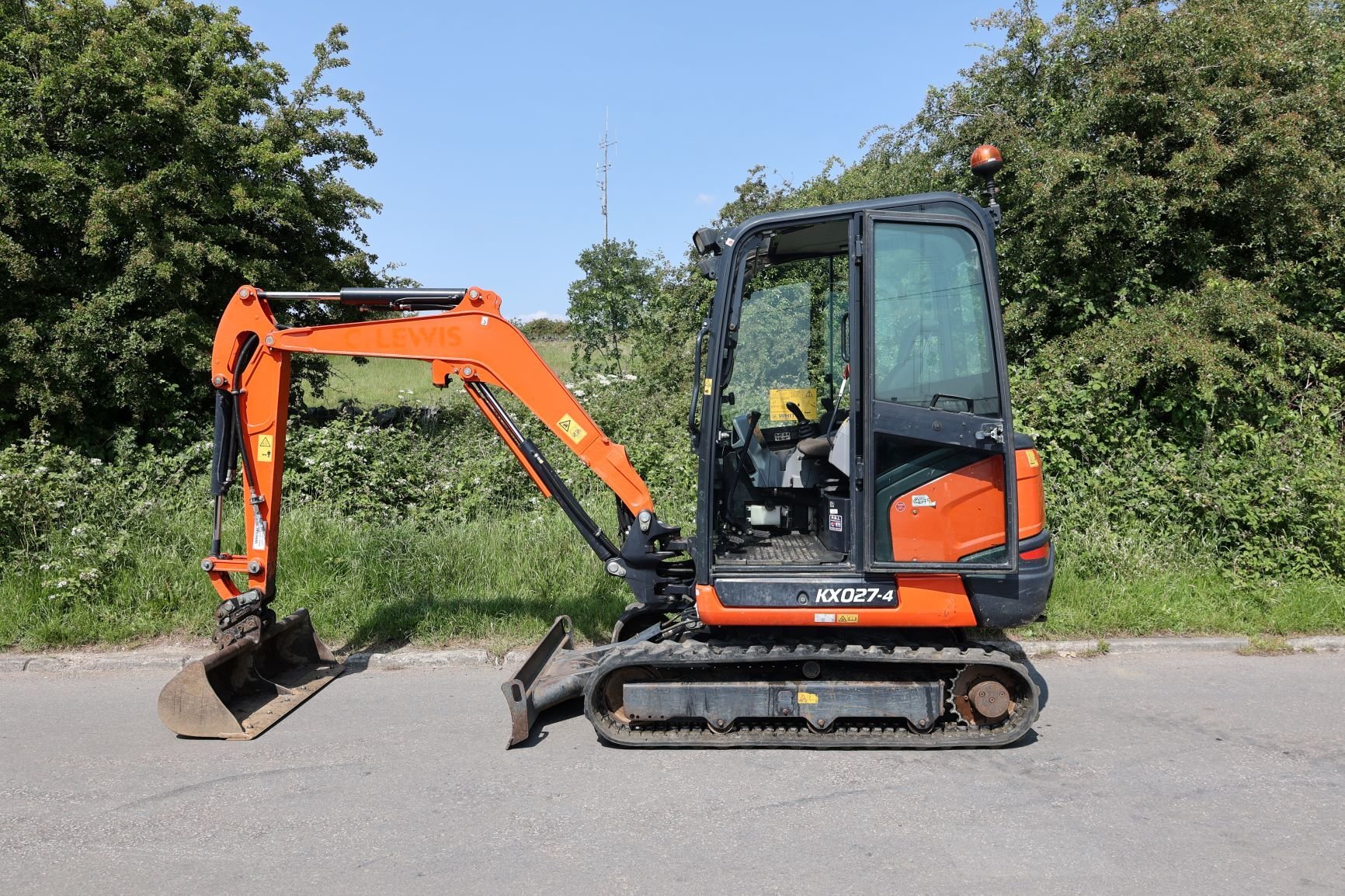 11048627 Kubota KX027-4 main left sie on