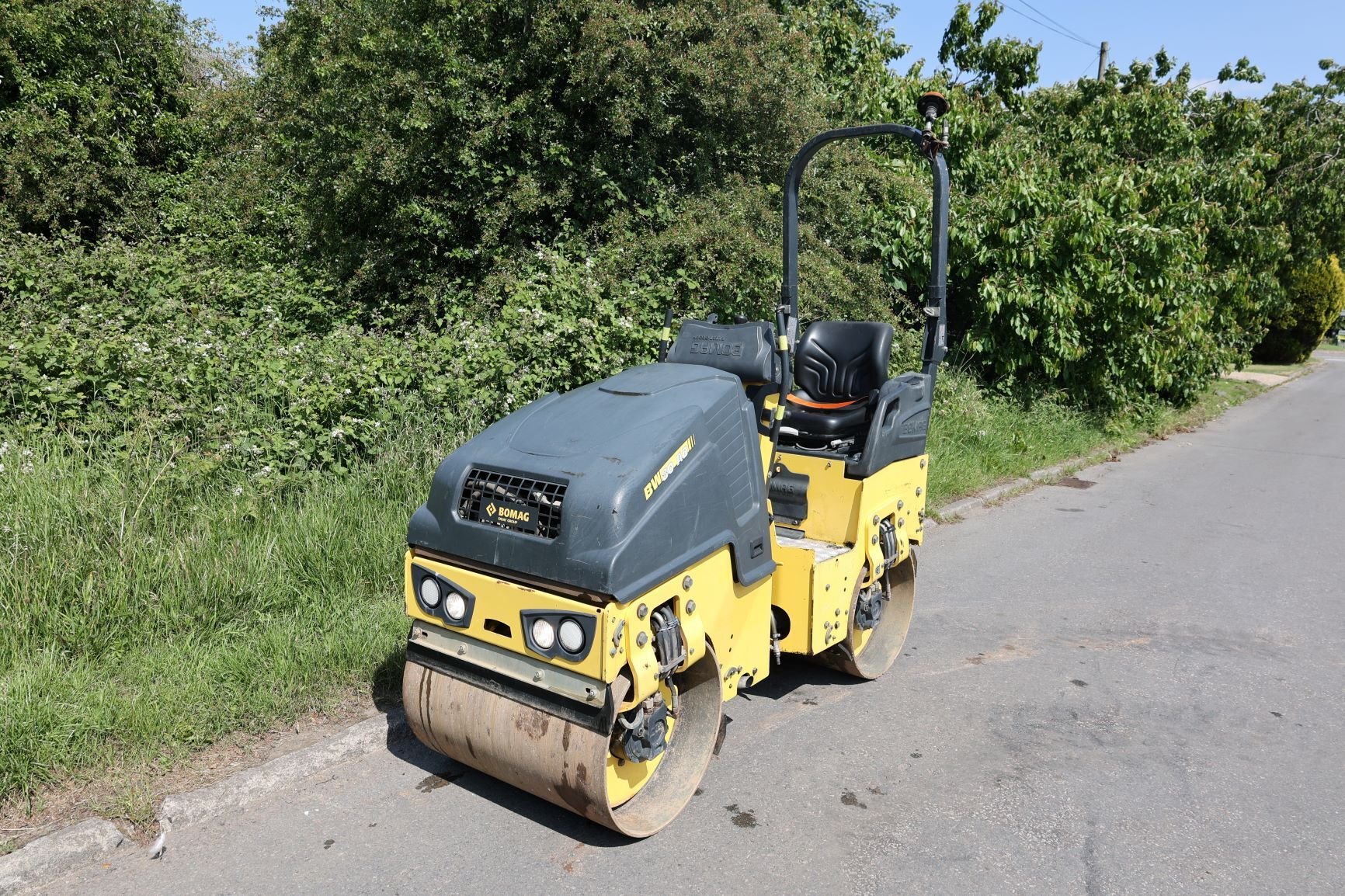 Bomag BW80 roller 101462091164 left front