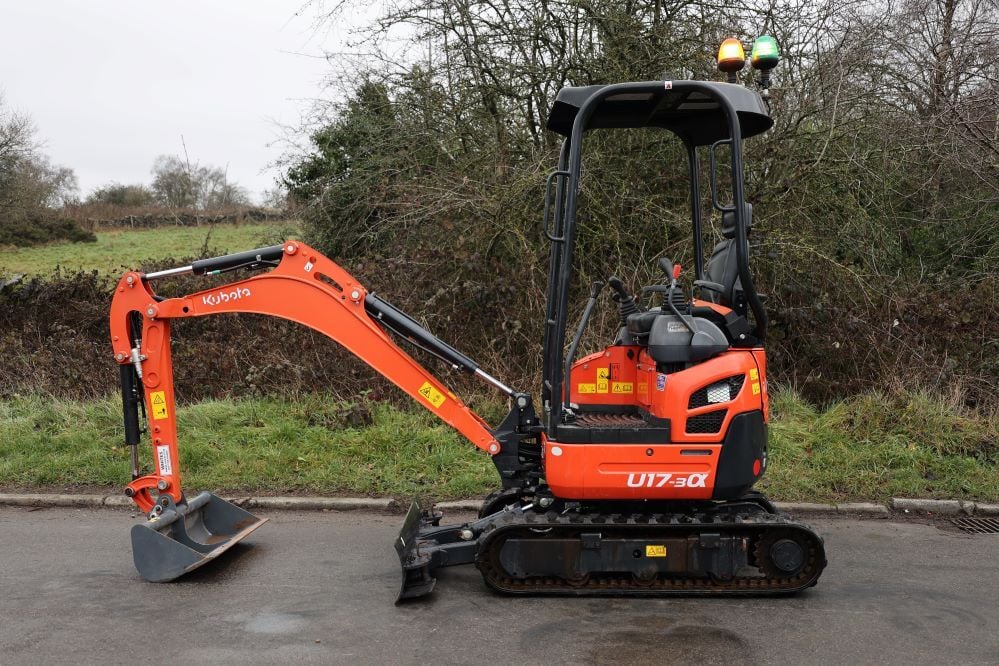 Kubota U17-3a ex demo left side