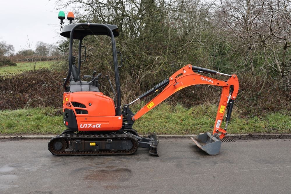 Kubota U17-3a ex demo right side with ditch bucket