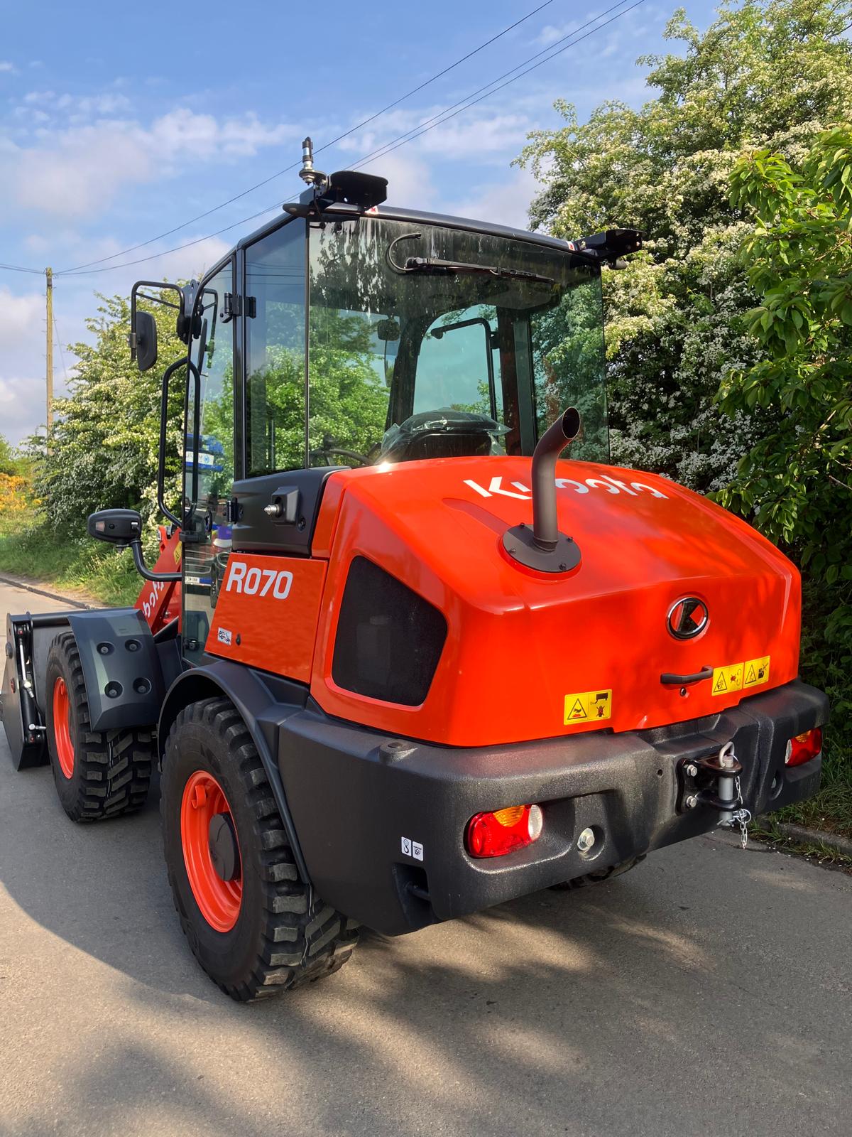 Kubota R070 wheel loader rear with bucket
