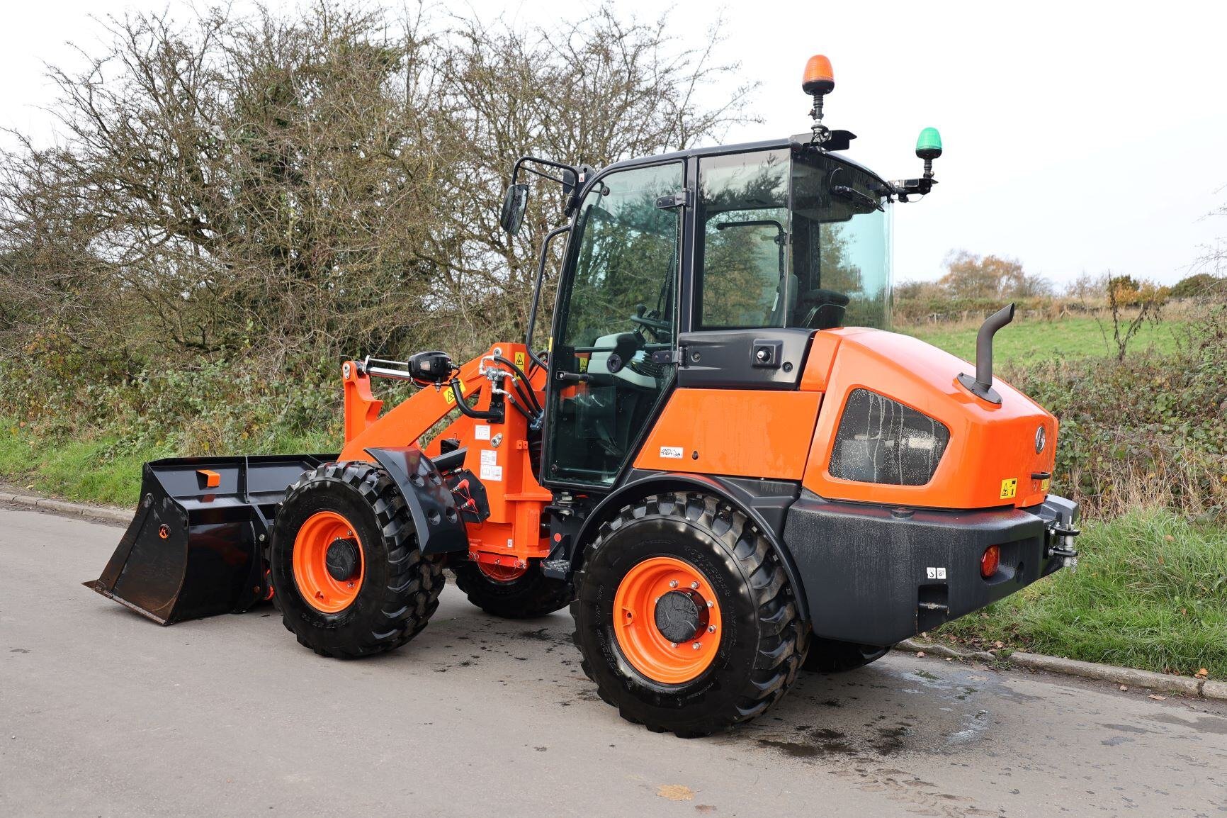 Kubota R090 left side angle rear
