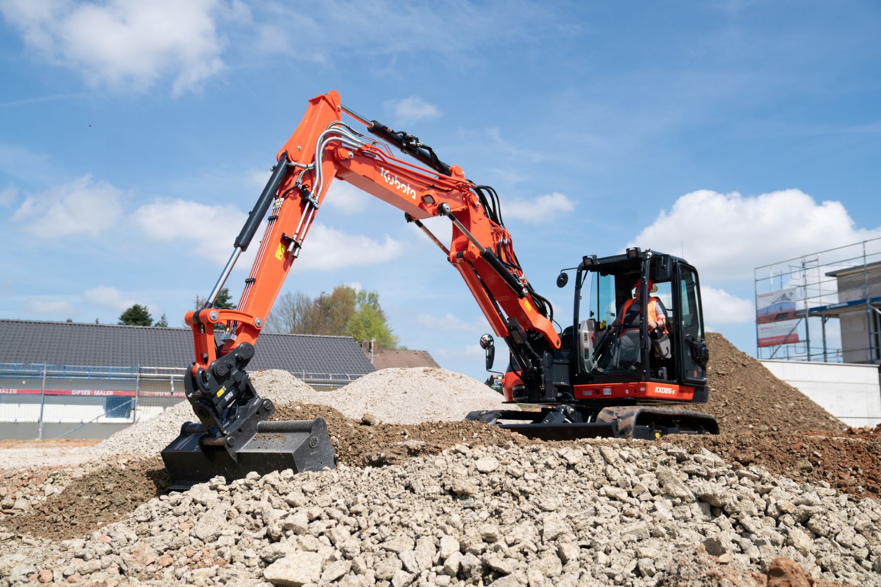 introducing-the-kubota-kx085-5-elevating-comfort-performance-and-innovation