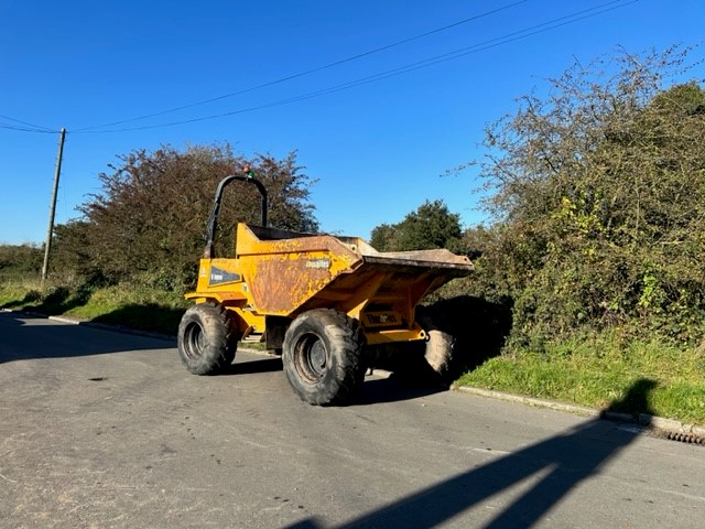 11043788 Thwaites 9 Tonne
